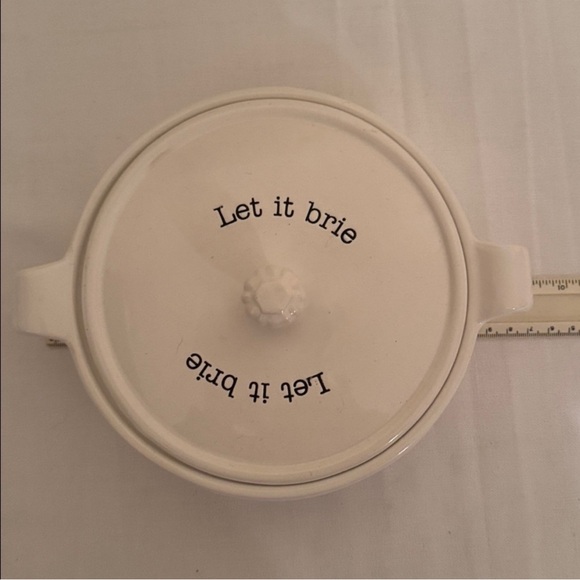 Mud Pie “| Let It Brie” Ceramic Brie Baker with Cheese Spreader - Picture 7 of 8